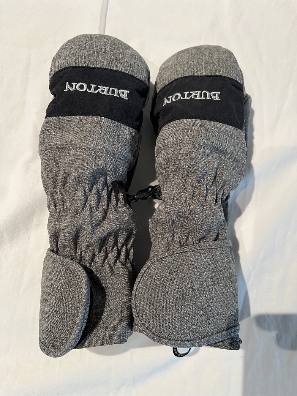 Burton Kids Easy On Mitts in Black and Gray, size 6T